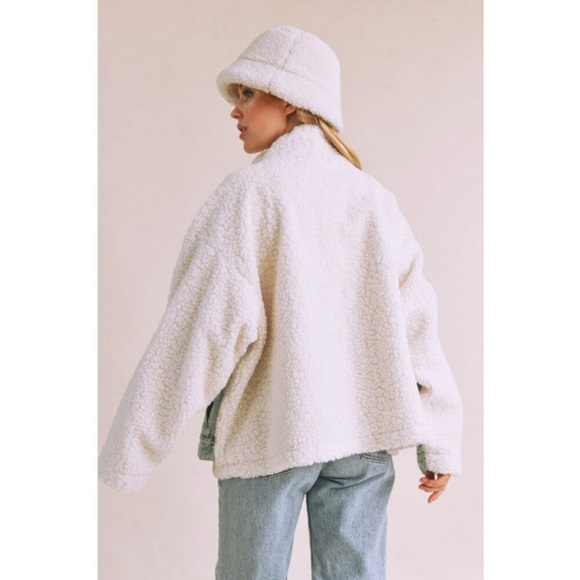 New Aemi & Co Jean Denim Jacket with faux fur large - Picture 4 of 10